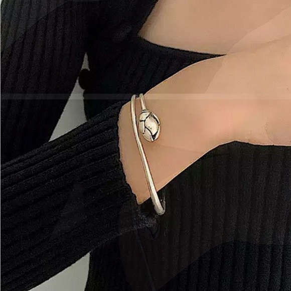 STERLING SILVER ROSE FLOWER BANGLE BRACELET - Picture 2 of 8